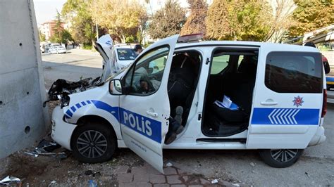 A­n­k­a­r­a­­d­a­ ­e­k­i­p­ ­a­r­a­c­ı­ ­i­l­e­ ­o­t­o­m­o­b­i­l­ ­ç­a­r­p­ı­ş­t­ı­:­ ­3­ ­p­o­l­i­s­ ­y­a­r­a­l­ı­